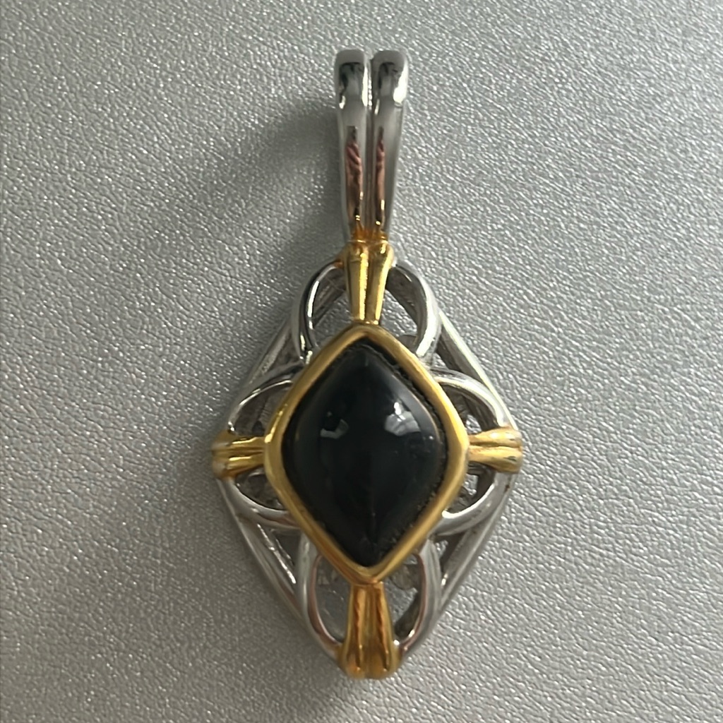 No Brand Diamond Shape Necklace Pendant